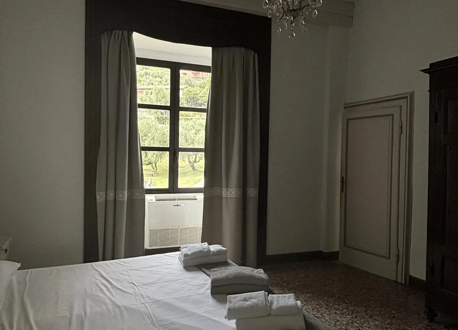 Castello Oldofredi Aparthotel Monte Isola Italy